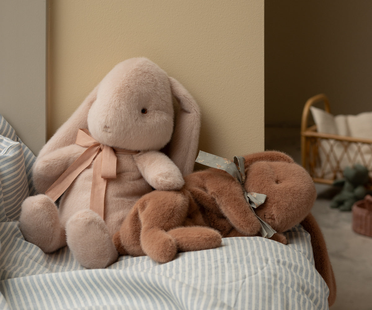 Conejito durmiente de peluche Pequeño Marrón claro – Maileg