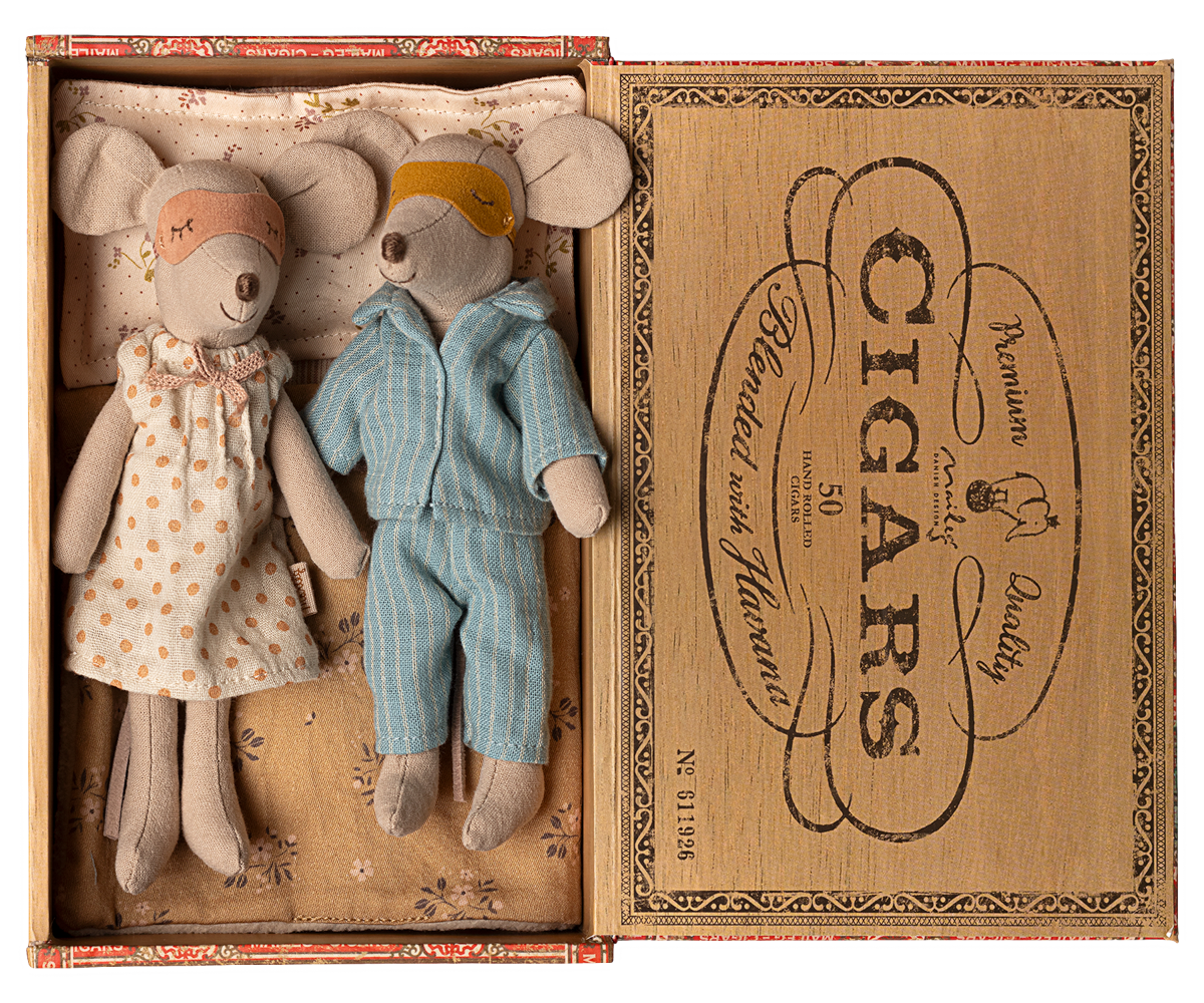 Mamá y papá ratón en caja de cigarros – Maileg
