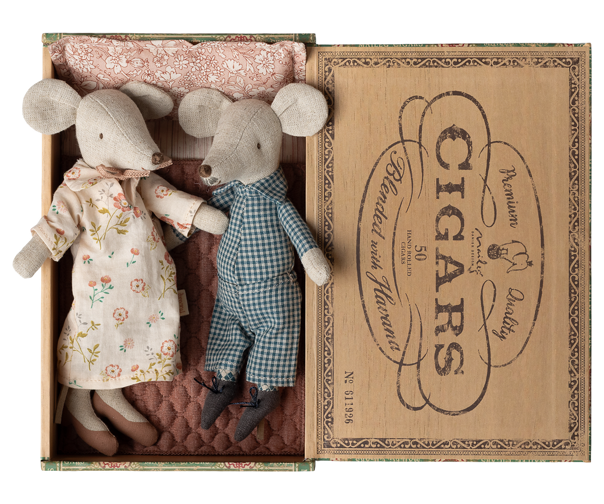 Abuela y abuelo ratón en caja de cigarros - Maileg