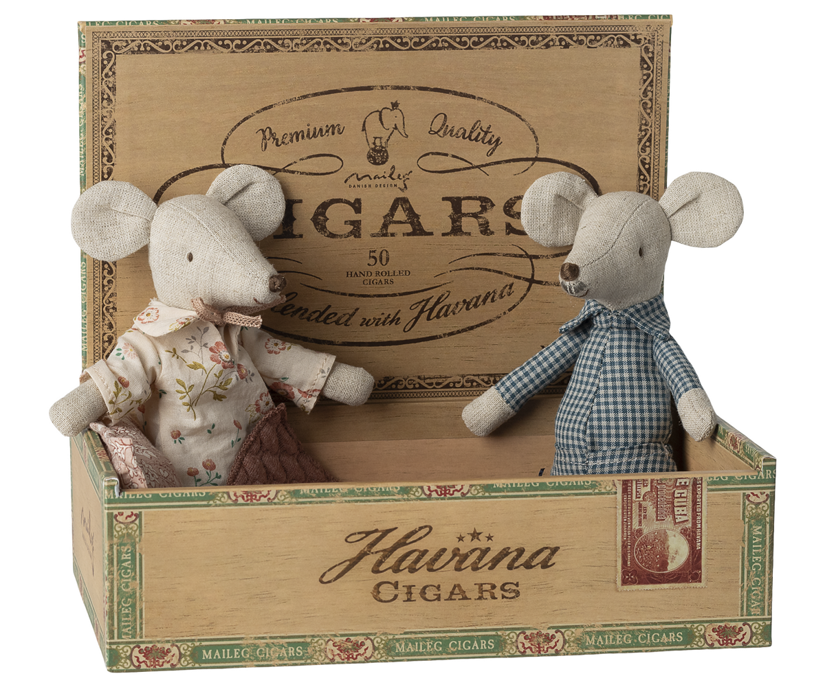 Abuela y abuelo ratón en caja de cigarros - Maileg