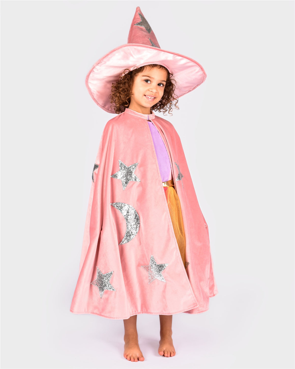 Disfraz de bruja rosa con capa de terciopelo y sombrero - DEN GODA FEN