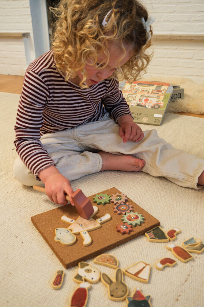 Juego de Clavos y Martillo Magic Forest - Egmont Toys