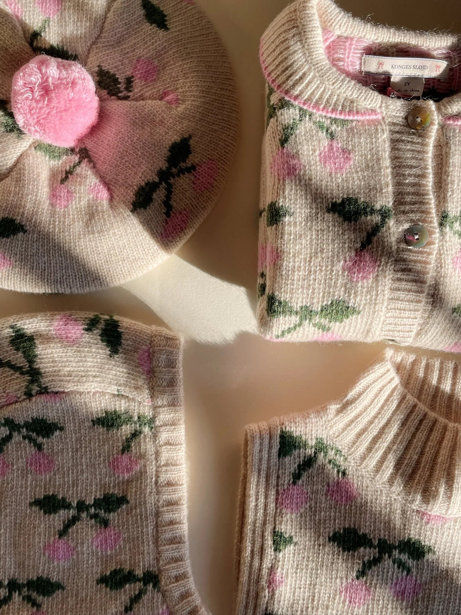 Boina de Punto Belou con Pompón Cherry – Konges Sløjd