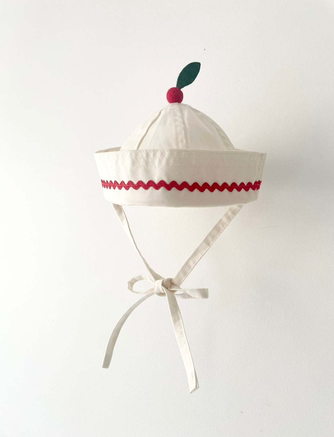 Sombrero Marinero con Manzana Pequeña