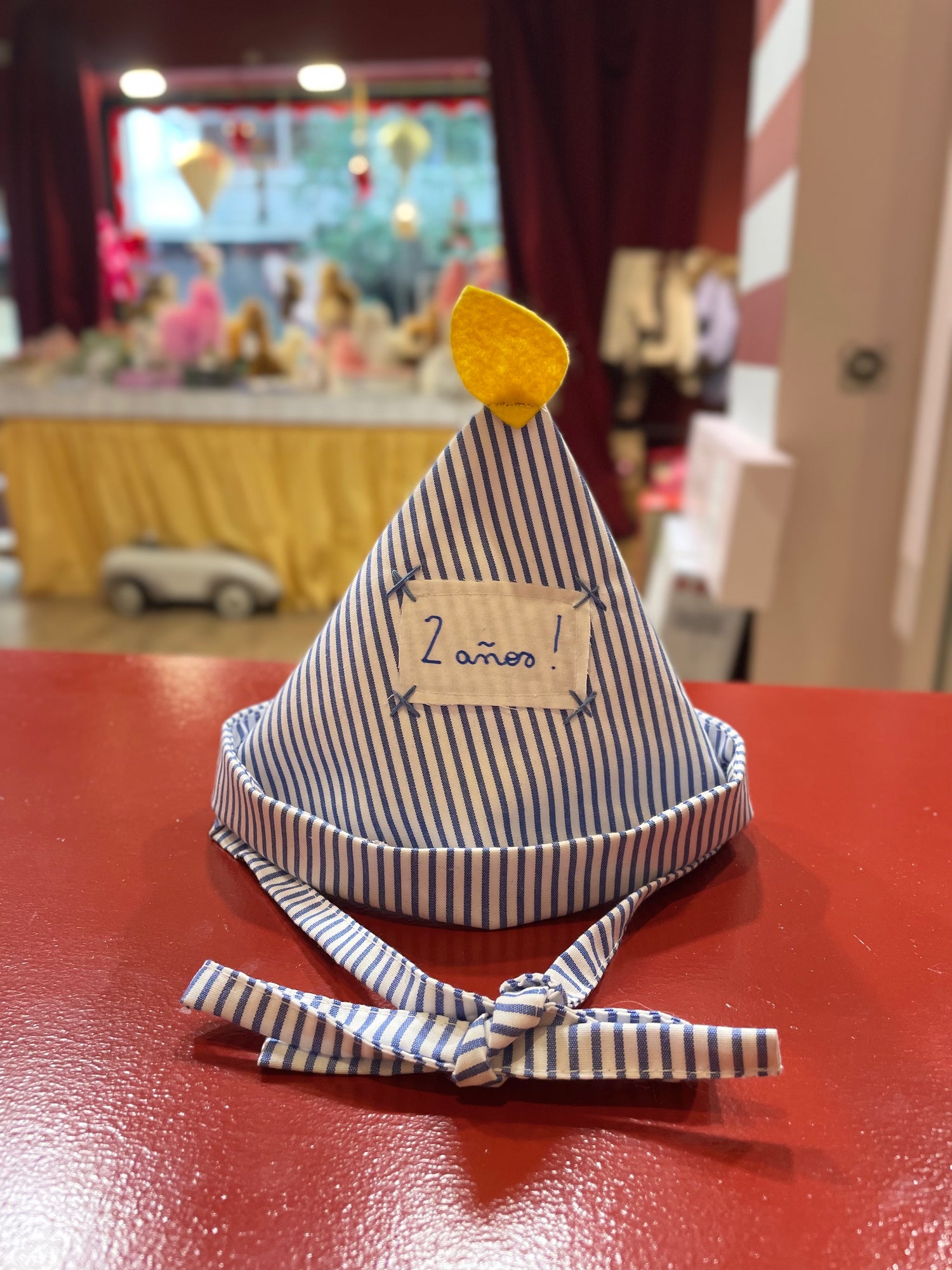 Somrbero Vela de 2 años con Rayas Azules y Blancas