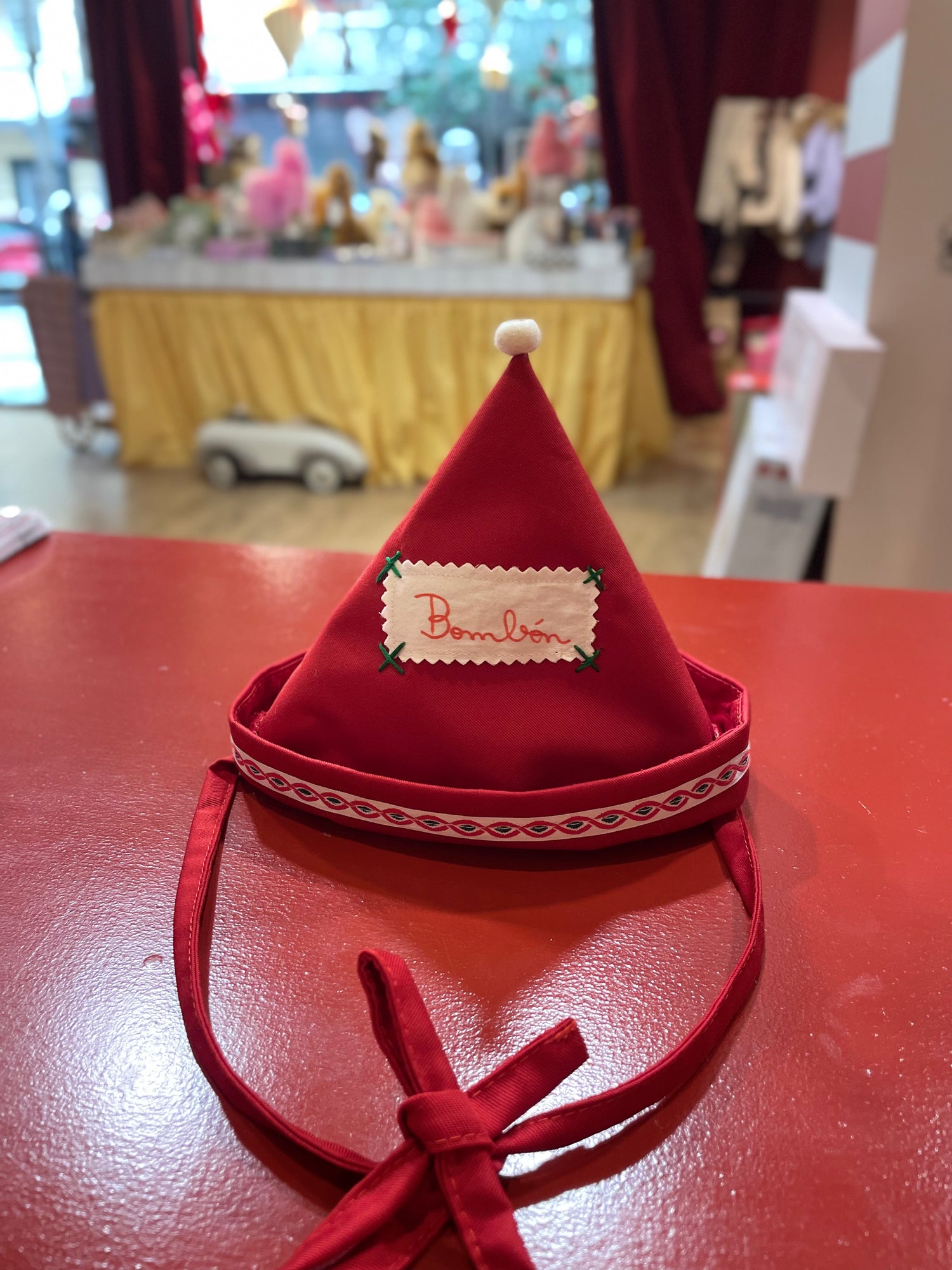 Sombrero Pompon Cou Cou Puntiagudo Rojo - Bombón
