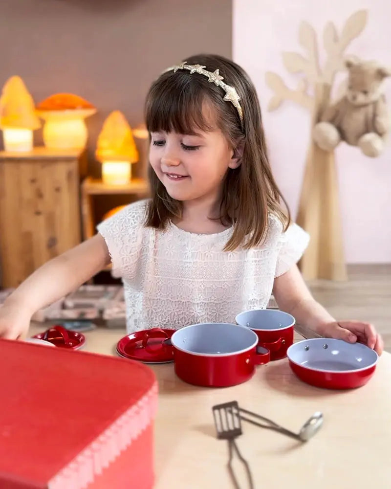 Egmont Toys Maletín Rojo con Utensilios de Cocina