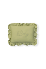 Cojín Baby Matcha de Lorena Canals, rectangular y verde, con bordado Baby y volantes alrededor.