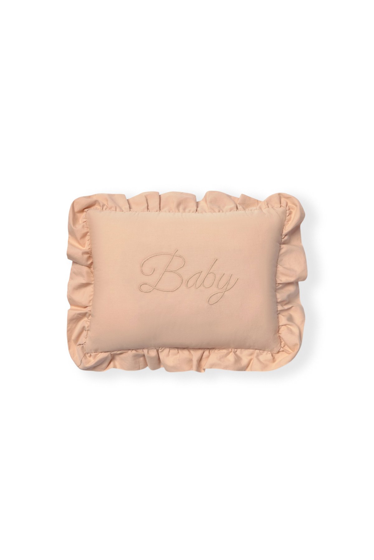 Cojín Baby Rose de Lorena Canals, rectangular y rosa, con bordado Baby y volantes alrededor.