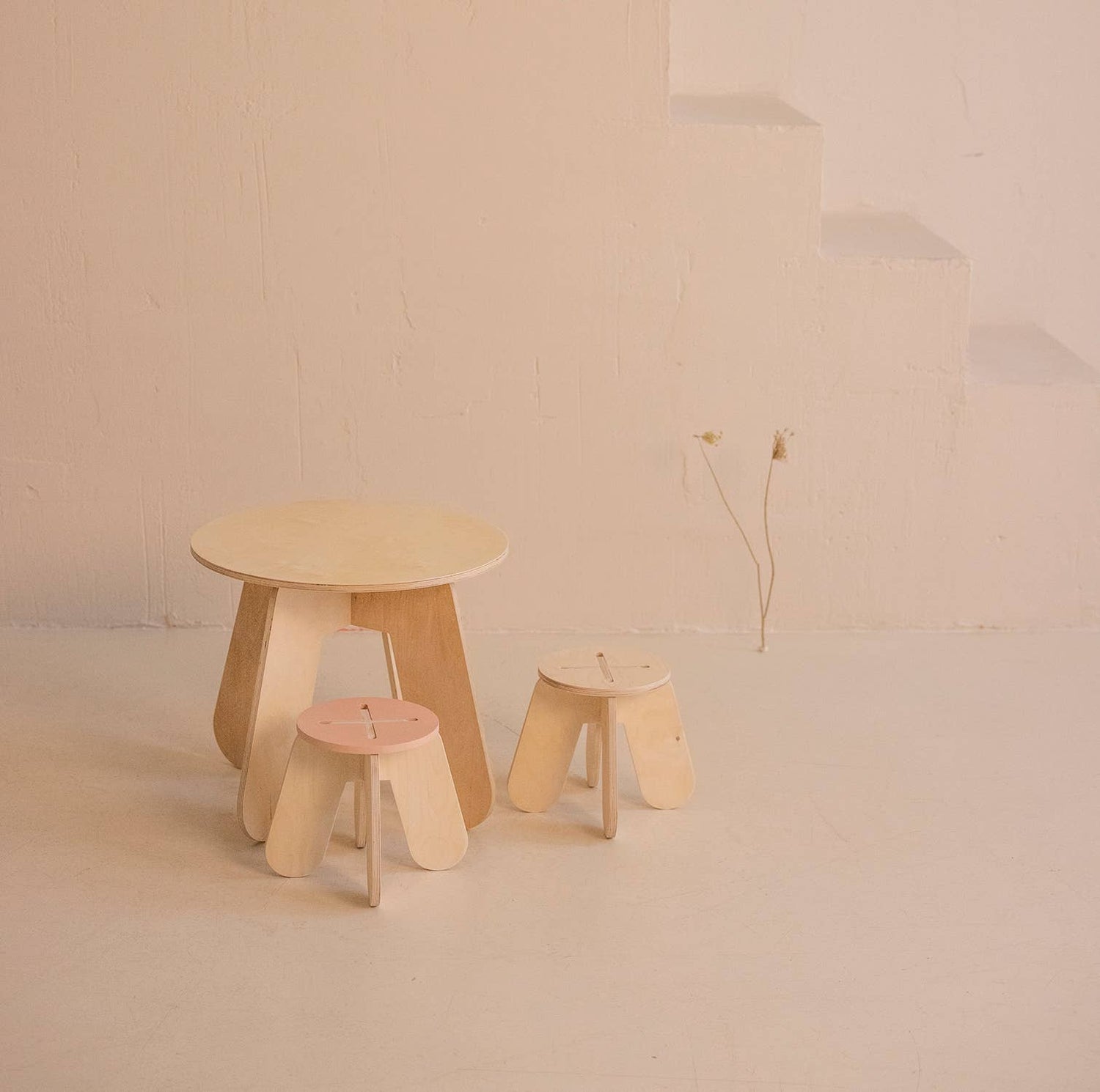 Mesa infantil de madera natural