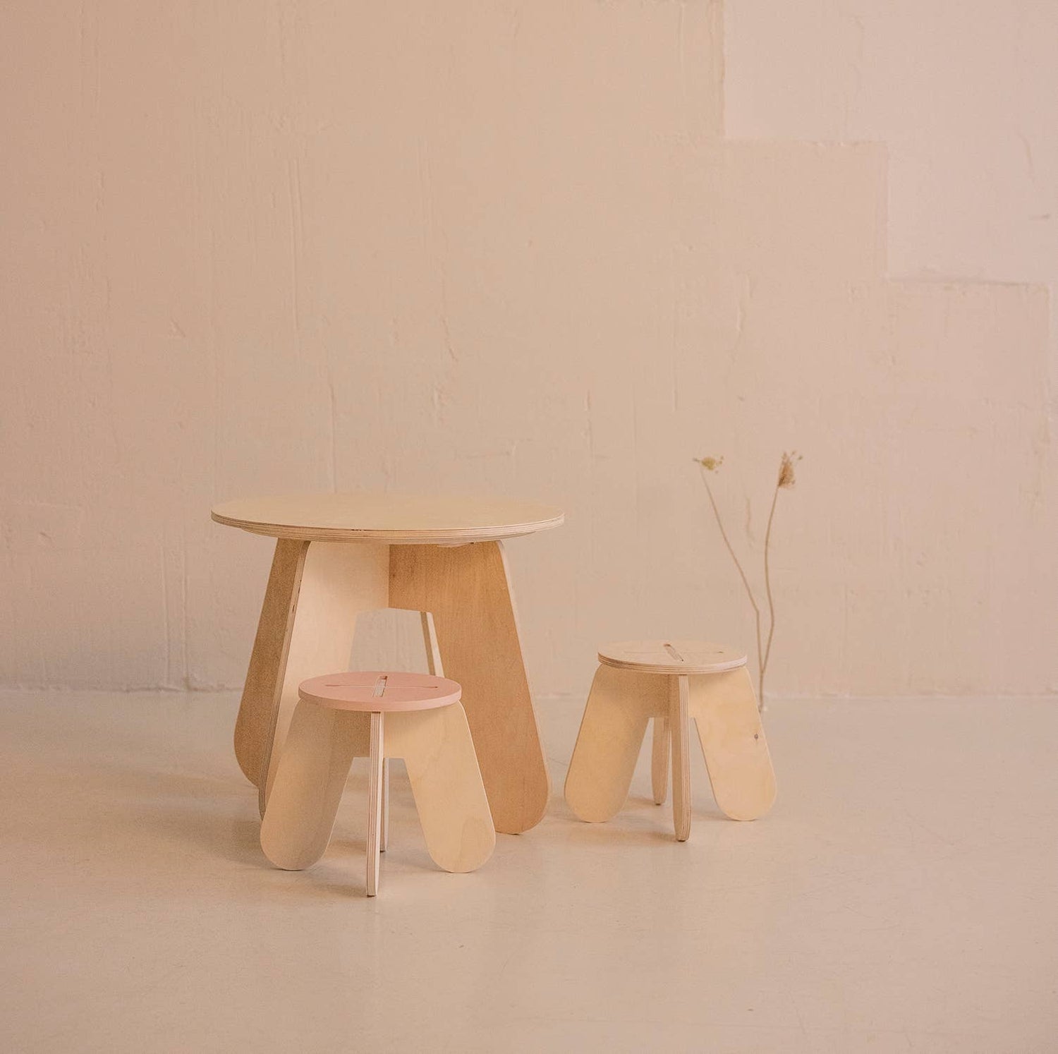 Mesa infantil de madera natural