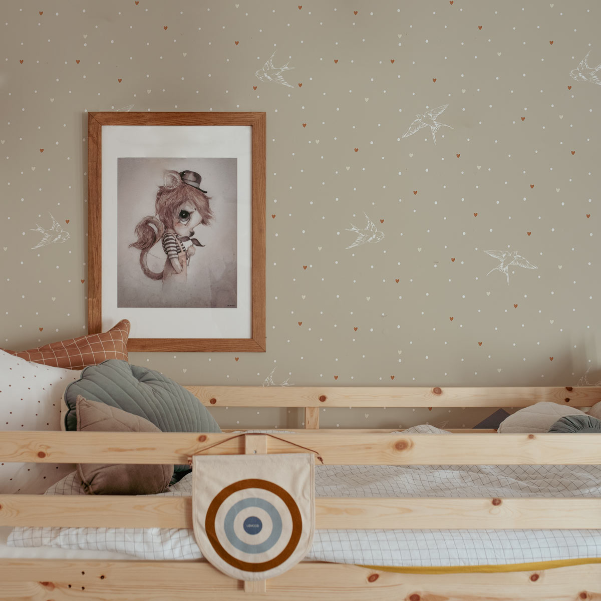Golondrinas sobre beige (Swallows on Beige) – Dekornik