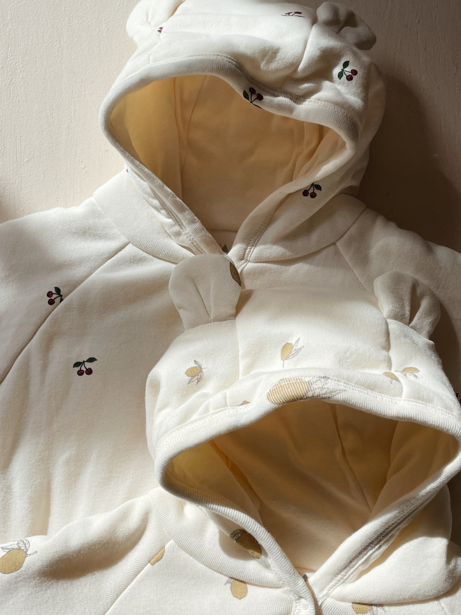 Mono Acolchado con Capucha Newborn Lemon - Konges Sløjd