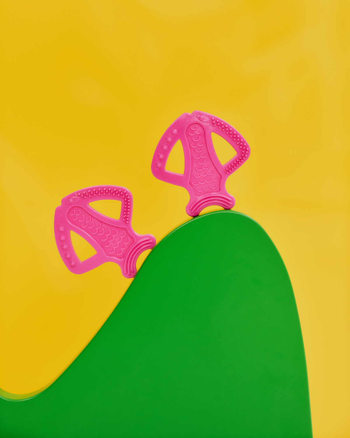 Mordedor sensorial ortodóncico Gigi The Fish Pink - LUU Kids
