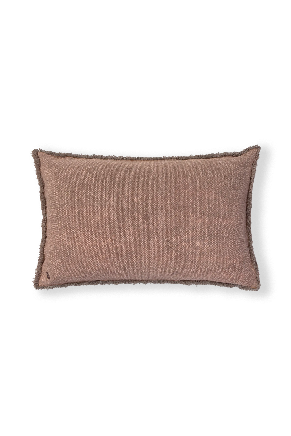 Cojín rectangular Stonewashed Soil Brown de Lorena Canals.