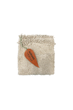 Libro sensorial textil Cool Kids Eat Healthy de Oli&Carol x Lorena Canals, con cubierta natural y zanahoria naranja.